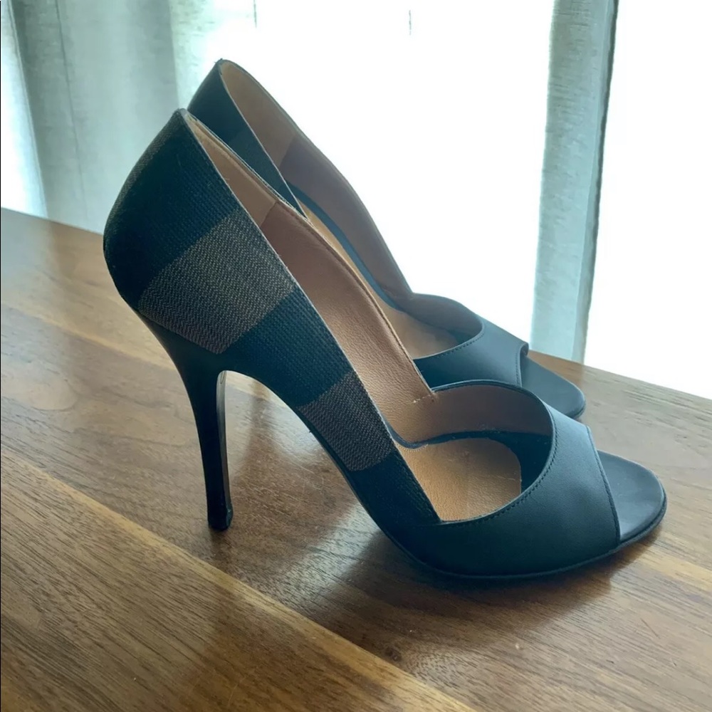 AUTHENTIC PRE-OWNEN DRESSY SEXY FENDI 4”HEEL WITH LOGO BLACK PUMP SIZE36 SHOES
